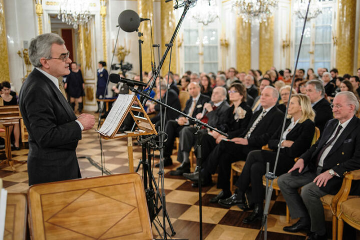 Grzegorz Michalski - prezes Towarzystwa im. Witolda Lutosławskiego - Wręczenie medali 100-lecia urodzin kompozytora